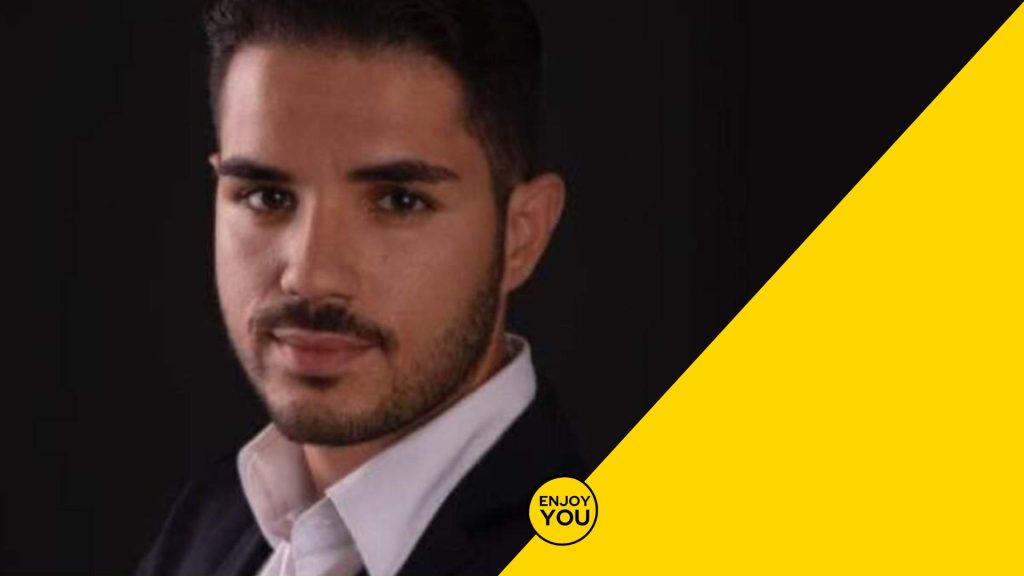 Christian Cambareri racconta la nascita di Orangle Records: un modello aziendale trasparente, senza esclusive, che sta rivoluzionando la discografia italiana.