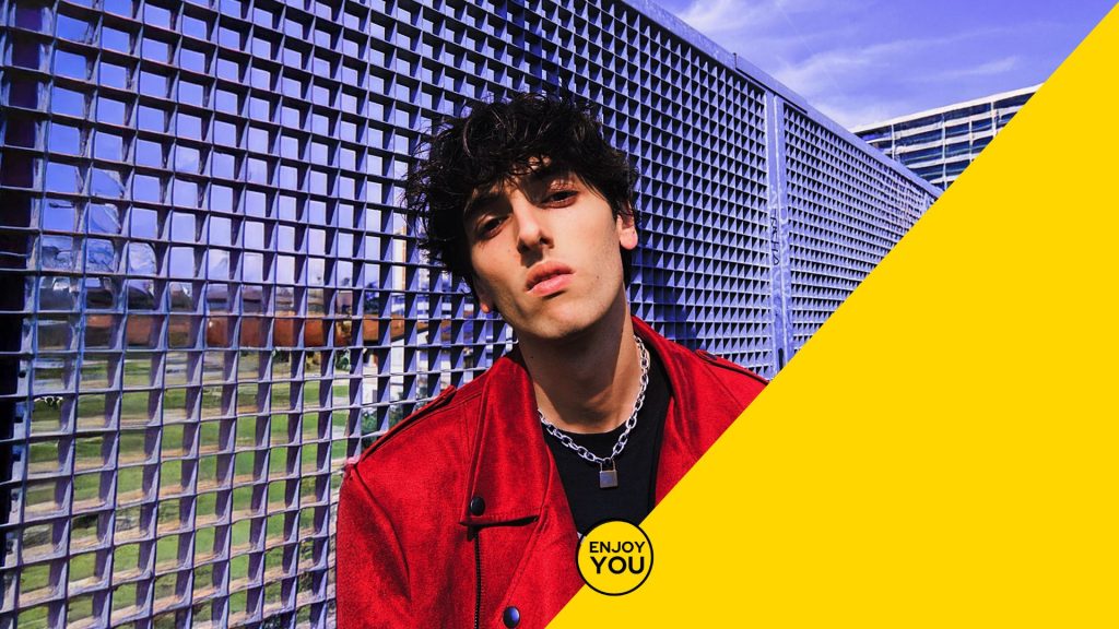 Scopri Besa: l'artista che trasforma il quotidiano in musica. Un viaggio nel pop d'autore fatto di melodie contagiose e testi sinceri che colpiscono al cuore.