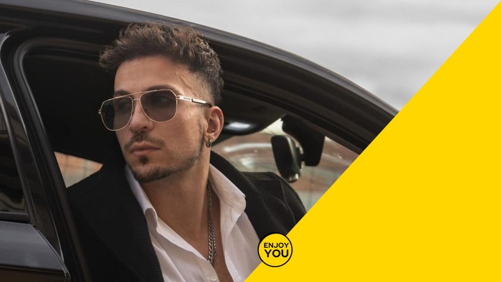 Scopri Viktor V e il suo viaggio tra suoni sintetici e testi profondi. L'artista che trasforma l'elettronica in un'esperienza emotiva unica.